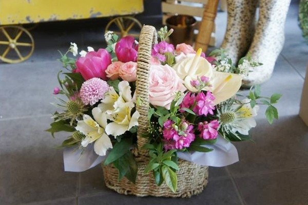 Mẹo cắm giỏ hoa đẹp cho đầu tuần thêm xinh